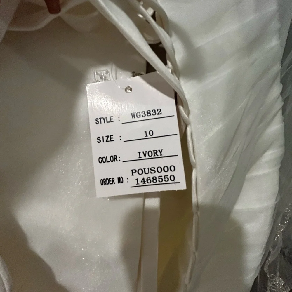David’s Bridal NEW
Wedding dress -includes everything in picture (veil, crown) - Picture 14 of 15